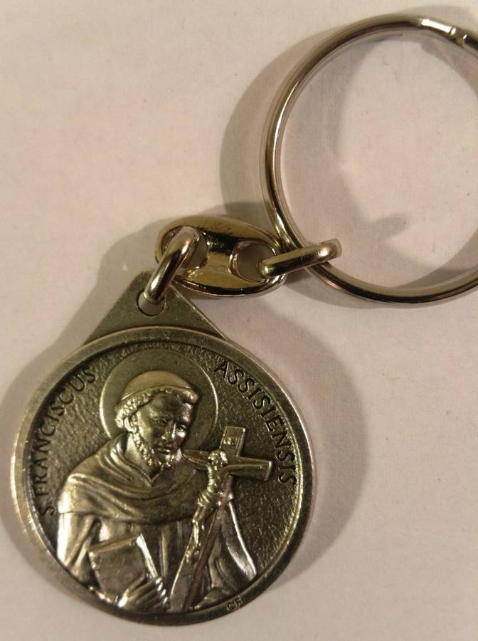 KEYRING WITH MEDAL OF ST FRANCIS OF ASSISI AND POPE FRANCIS - SOUVENIR FROM THE VATICAN