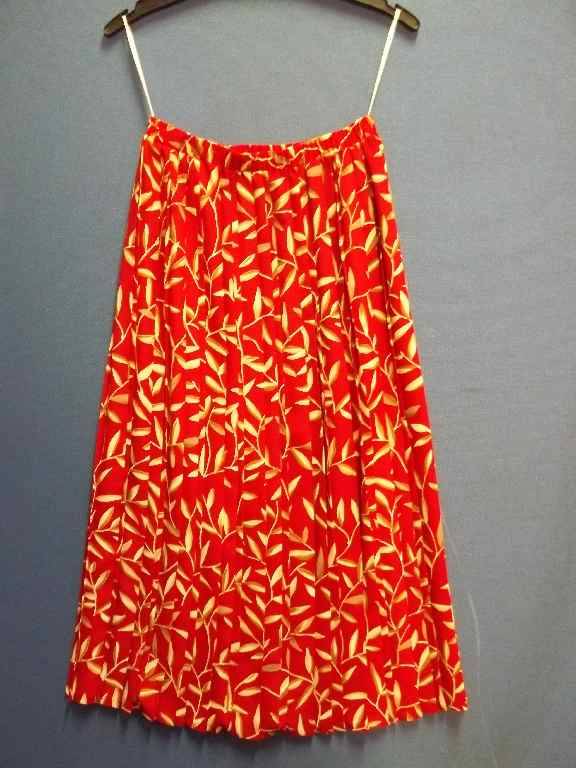 Pleated Red Patterned Skirt - Size 34 (c1980's)