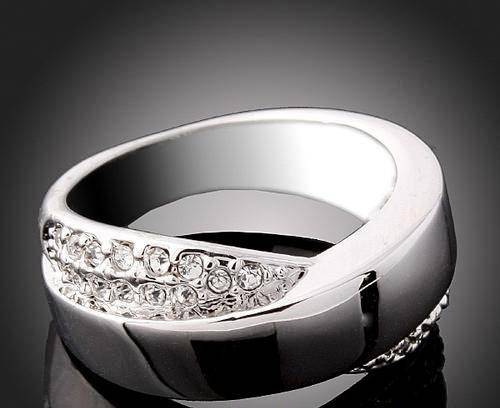 Brand New Fashion Sterling Silver with Austrian Crystal Ring!!!!! Size 7
