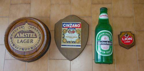 Lot : 4 x old pub wall-pieces