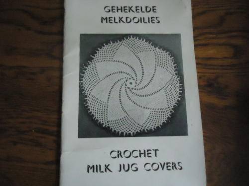 CROCHET MILK JUG COVERS - GEHEKELDE MELKDOILIES 36 A5 PAGE BOOKLET PRINTED IN BLOEMFONTEIN