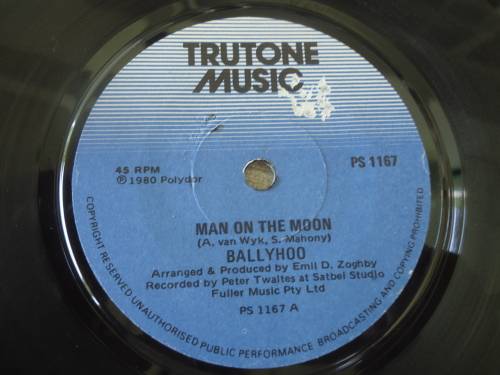 4 POP SEVEN SINGLES - DIFFERENT ARTISTS SEE LISTING FOR PICTURES AND TITLES SEVEN SINGLE - 28