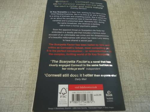 "THE SCARPETTA FACTOR" PATRICIA CORNWELL - SMALL SOFT COVER