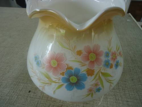 VINTAGE PRETTY  WHITE GLASS LAMP SHADE WITH COLOUR FLOWER DESIGN AND BEIGE RUFFLED EDGE