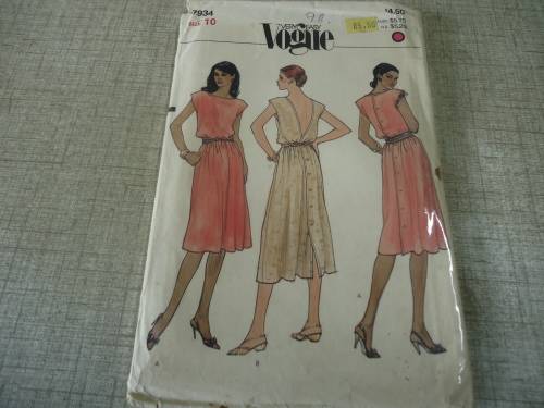 VOGUE VERY EASY PATTERNS - 7934 DRESS  SIZES  10 - COMPLETE