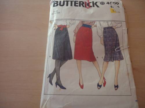 BUTTERICK PATTERN 4500 SKIRTS  SIZE 6 + 8 + 10 - COMPLETE