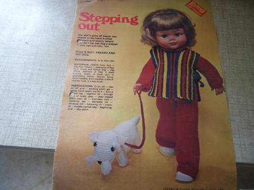 LIVING & LOVING SEPTEMBER 1977 - STEPPING OUT - DOLL`S SUIT, TABARD & PET DOG - 43 CM DOLL