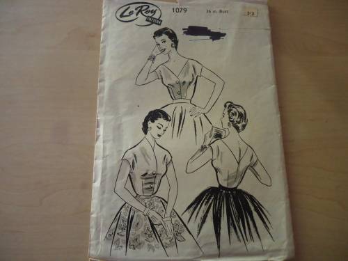 VERY VINTAGE LE ROY BLOUSE -SIZE 36" - COMPLETE & UNCUT