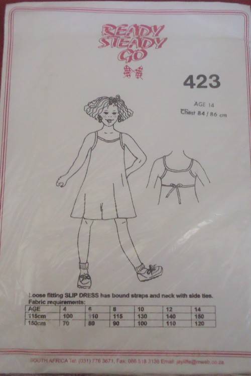 READY-STEADY-GO PATTERN-NUMBER 423 GIRL'S LOOSE FITTING SLIP DRESS AGE 14 CHEST 84/86 CM