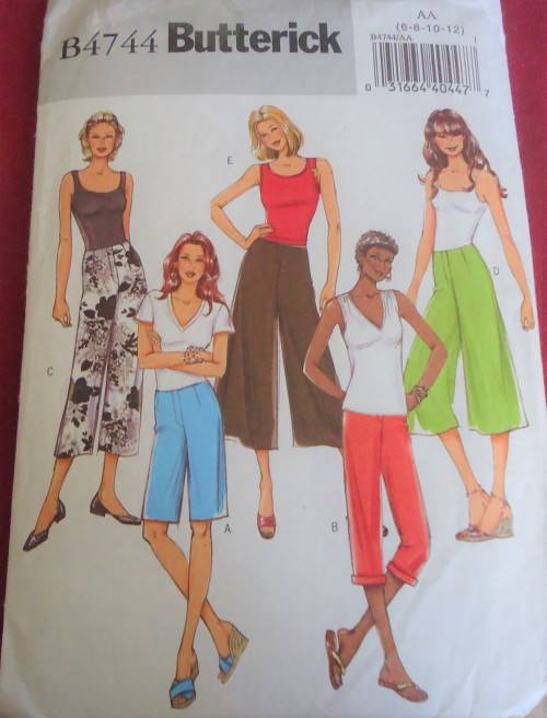 BUTTERICK B4744 SHORTS-CAPRI PANTS-GAUCHO SIZE AA6-8-10-12 COMPLETE