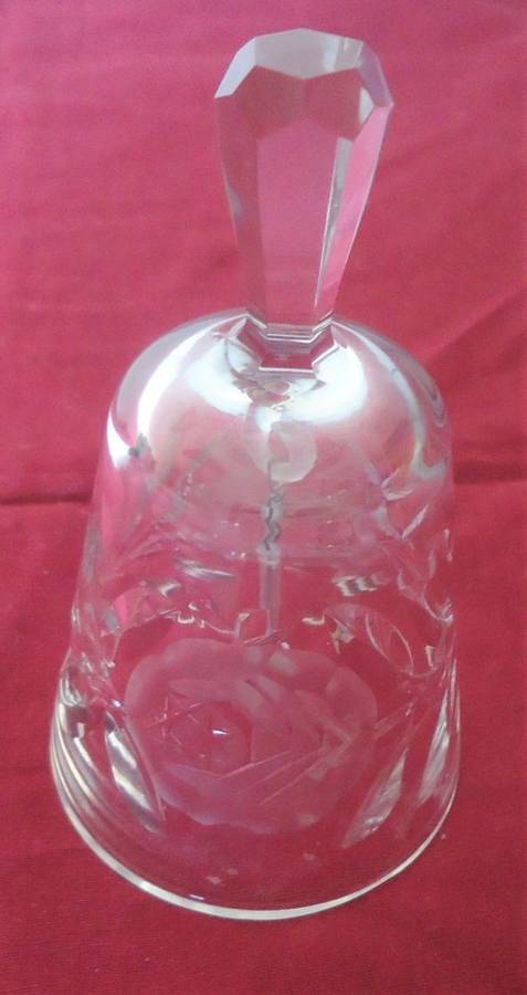 STUNNING VINTAGE ROSE & LEAF PATTERN CRYSTAL TABLE BELL WITH CRYSTAL CLAPPER