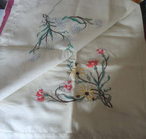 LINEN TABLE TRAY CLOTH-READY TO COMPLETED  PARTLY EMBROIDERED - 85 CM x 85 CM