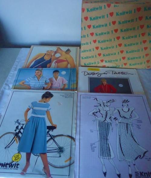 34 KNITWIT PATTERNS IN KNITWIT BOX SIZES 6-22