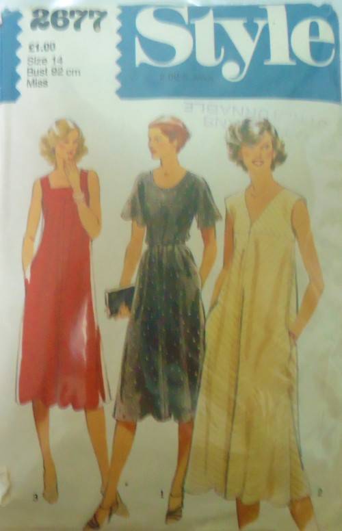 STYLE 2677 PULLOVER DRESS WITH VARIATIONS SIZE 14 BUST 92 CM COMPLETE-PART CUT-ZIPLOC BAG