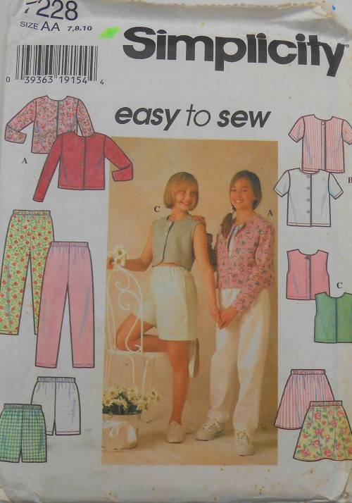 SIMPLICITY 7228 GIRLS KNIT TOPS-SKIRT-PANTS-SHORTS SIZE 7-8-10 YEARS COMPLETE-UNCUT-F/FOLDED