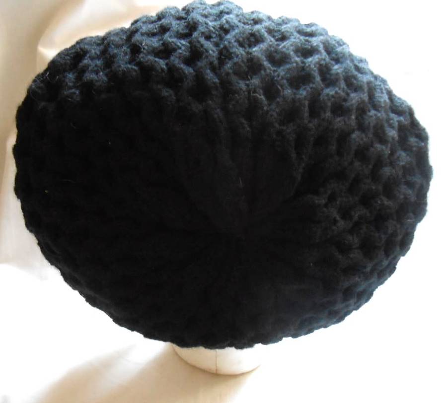 BLACK KNITTED BERET - ONE SIZE FITS ALL