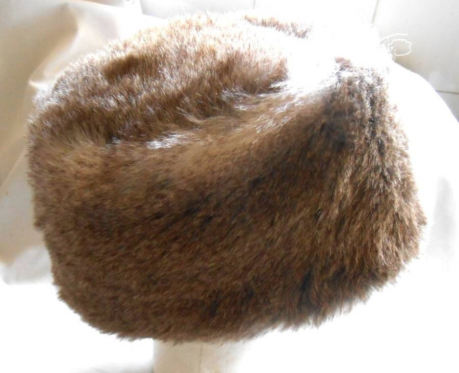 STUNNING FAWN COLOUR FAUX FUR COSSACK HAT WITH QUILT LINING