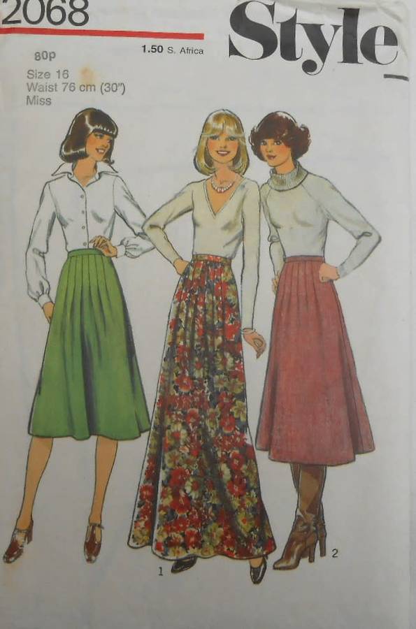 STYLE 2068 SLIGHTLY FLARED SKIRTS SIZE 16 WAIST 76 CM-COMPLETE