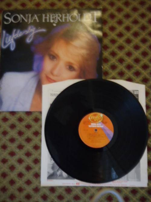 SONJA HERHOLDT SPECIAL - 2 STEREO LPS IN GREAT CONDITION