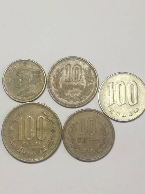 COLLECTION OF ASIAN COINS .