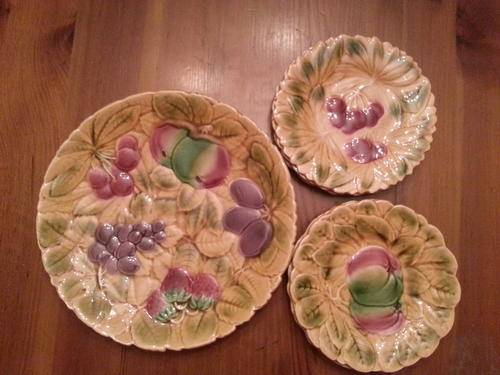 Very Valuable Sarreguemines Set of 6 Plates + Big Serving Bowl!