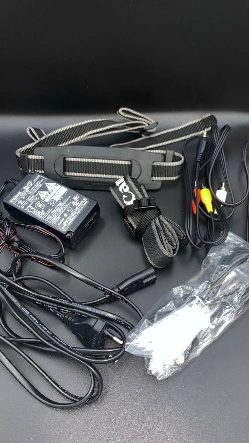 Canon MVX3i Digital Camcorder with Accessories