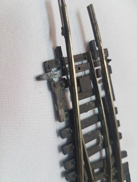 HO Atlas RH curved manual point