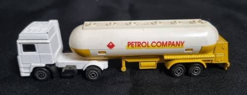 HO Majorette truck & trailer