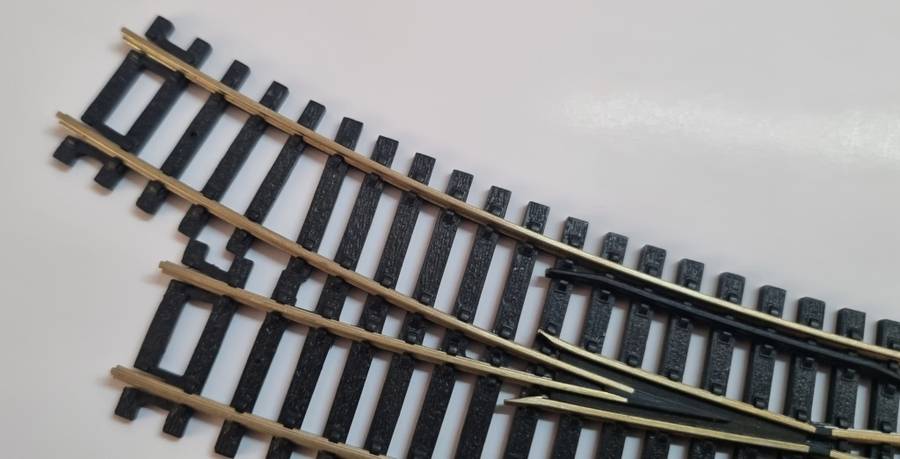 HO Hornby track - RH curved point