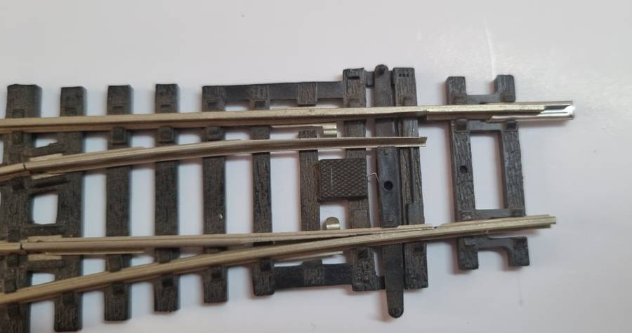 HO Hornby track (compatible with Lima) LH points