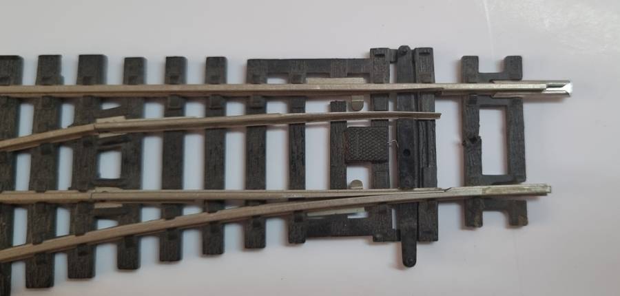 HO Hornby track (compatible with Lima) LH points