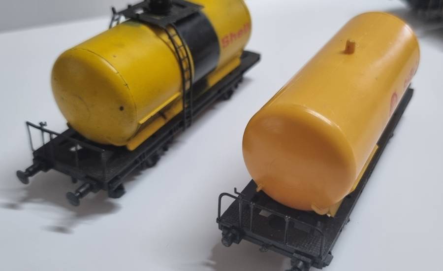 HO Lima tanker wagon scrapyard