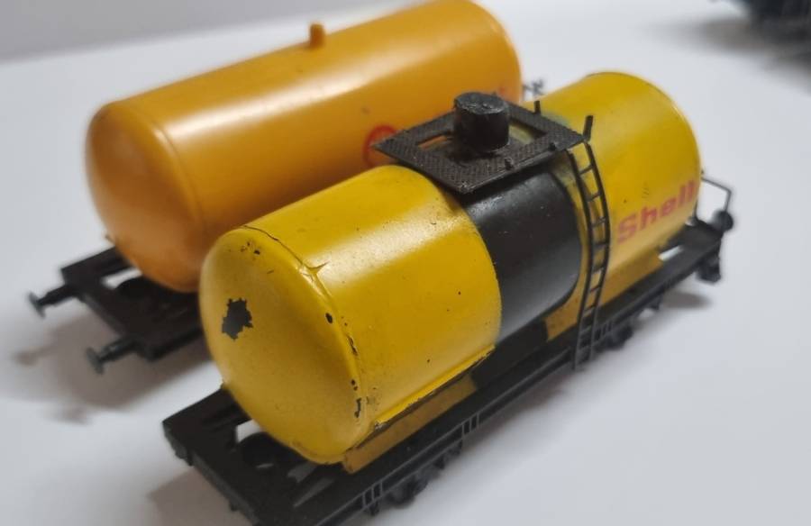 HO Lima tanker wagon scrapyard