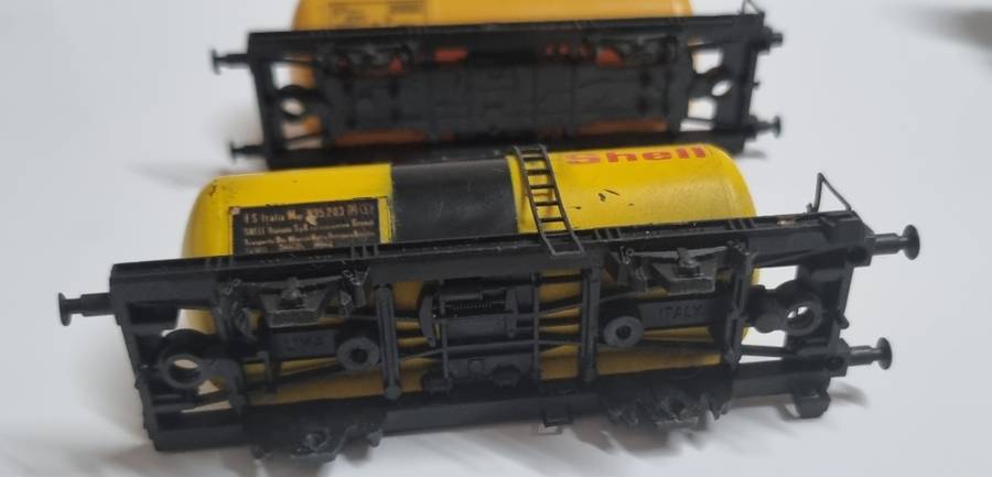 HO Lima tanker wagon scrapyard