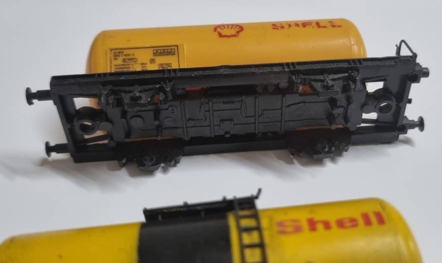 HO Lima tanker wagon scrapyard