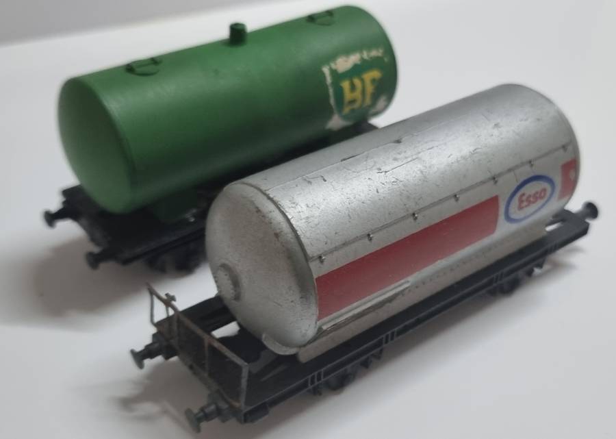 HO Lima tanker wagon scrapyard