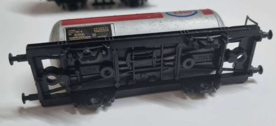 HO Lima tanker wagon scrapyard