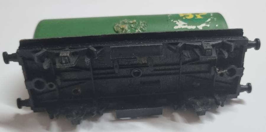 HO Lima tanker wagon scrapyard