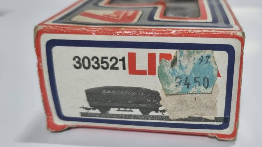 HO Lima wagon with tarpaulin