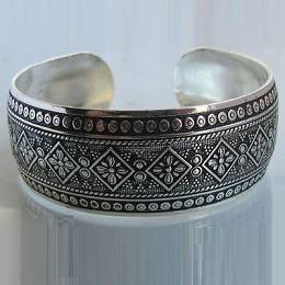 Bangle in Tibetan Silver - Totem - Traditional Ethnic design