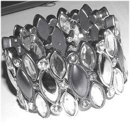 LUCITE BEAD STRETCHY BRACELET WITH RHINESTONES