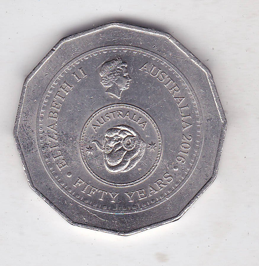 AUSTRALIA 50 CENTS ELIZABETH II FIFTY YEARS HIGH GRADE 2016