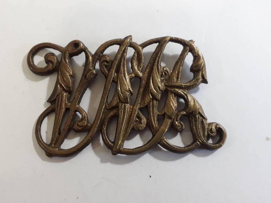 LARGE V.M.R SHOULDER TITLE (BOERWAR PERIOD OR EARLIER) 70mmX40mm - LUGS BROKEN