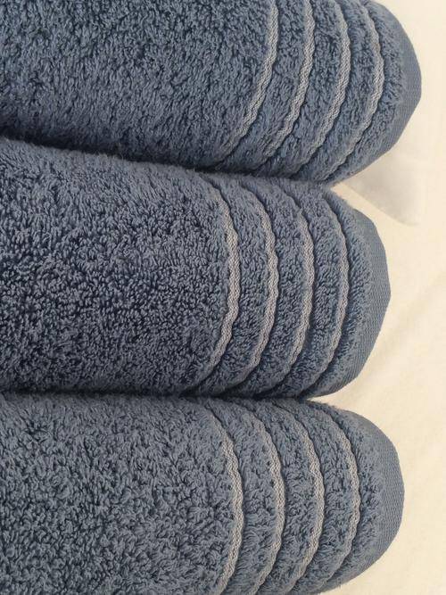 LOVELY DARK BLUE BATH TOWEL - GLODINA - PLUSH & FLUFFY! AFFORDABLE QUALITY! 1 LEFT!