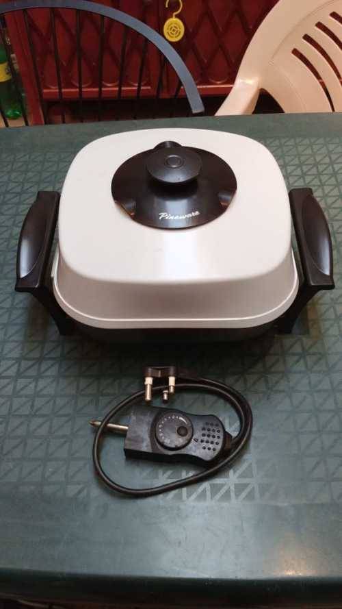 Pineware Electric Frying Pan - Good Condition