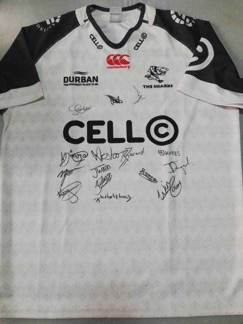 Sharks Signed Jersey no 8 Size XXL