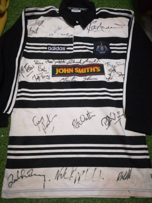 Newcastle Rugby Jersey signed Size L
