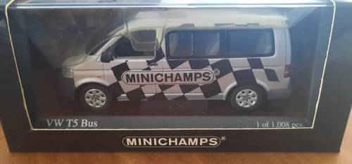 Volkswagen T5 Bus - 2003 `Minichamps`