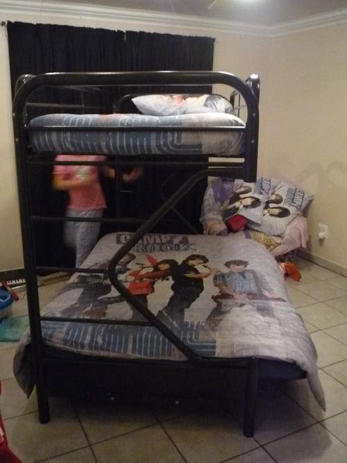 Bunk bed / Tri bed