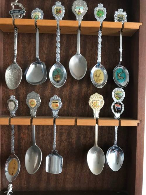 **** COLLECTION OF INTERNATIONAL, SA. and  GOLDEN BIRD SPOONS ****